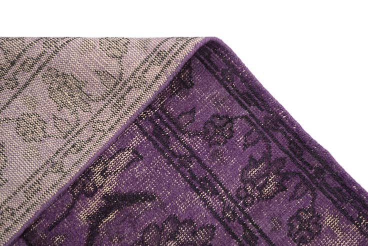 Detail image of 4' 11 x 8' Vintage Rug