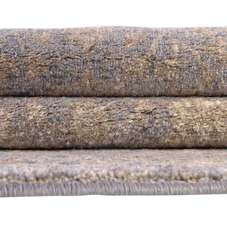 Detail image of 7' x 10' Viola Rug