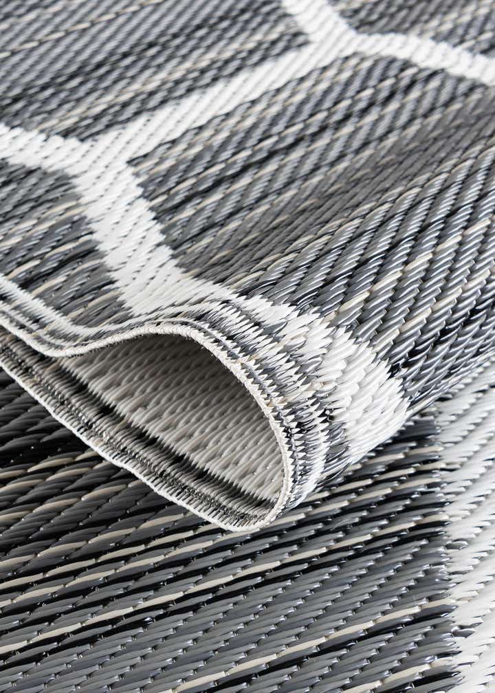 5' x 8' Easy-Clean Vista Breeze Indoor / Outdoor Rug