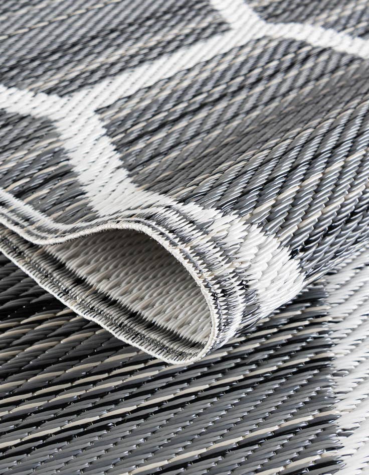 Detail image of 5' x 8' Easy-Clean Vista Breeze Indoor / Outdoor Rug