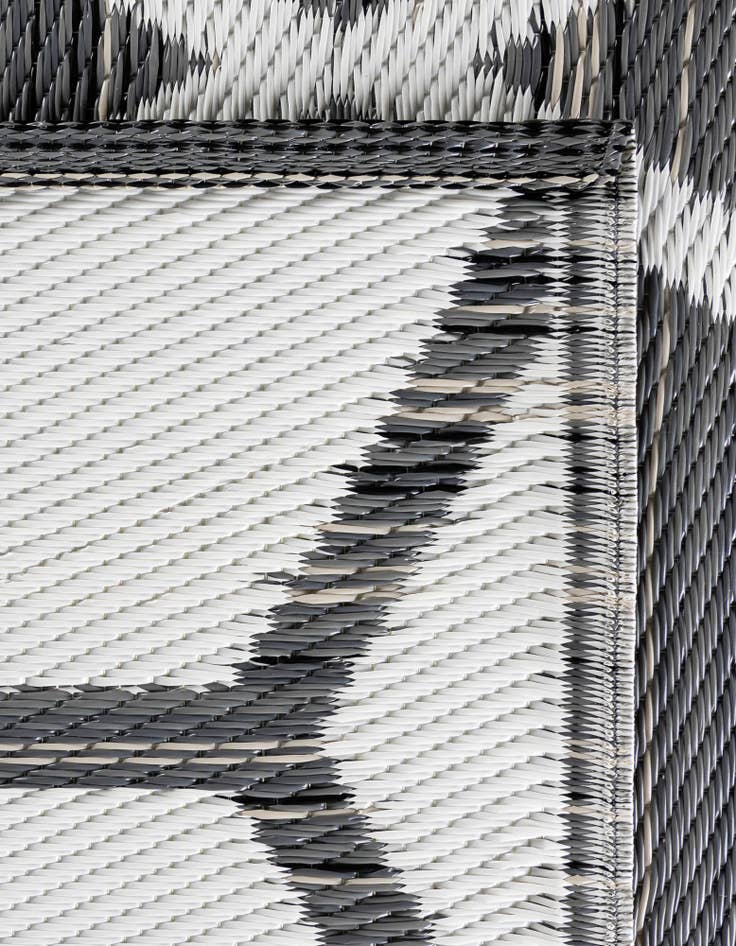 Detail image of 5' x 8' Easy-Clean Vista Breeze Indoor / Outdoor Rug
