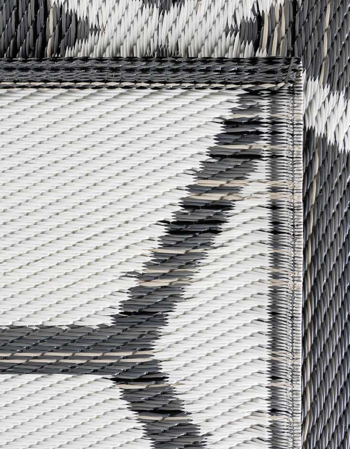 5' x 8' Easy-Clean Vista Breeze Indoor / Outdoor Rug