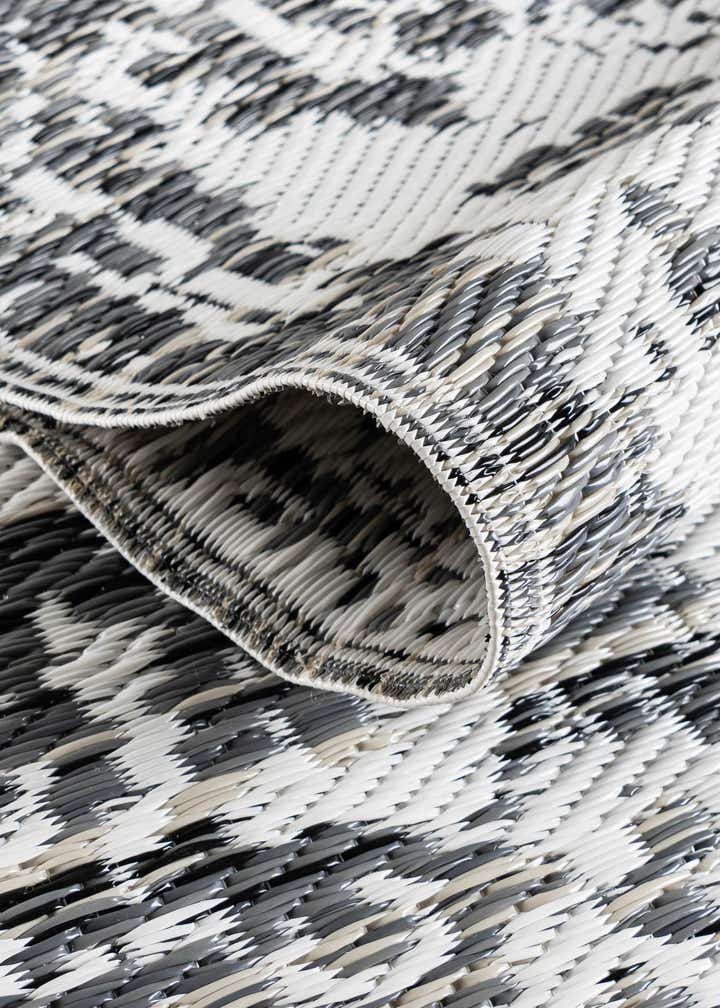 7' 10 x 10' Easy-Clean Vista Breeze Indoor / Outdoor Rug