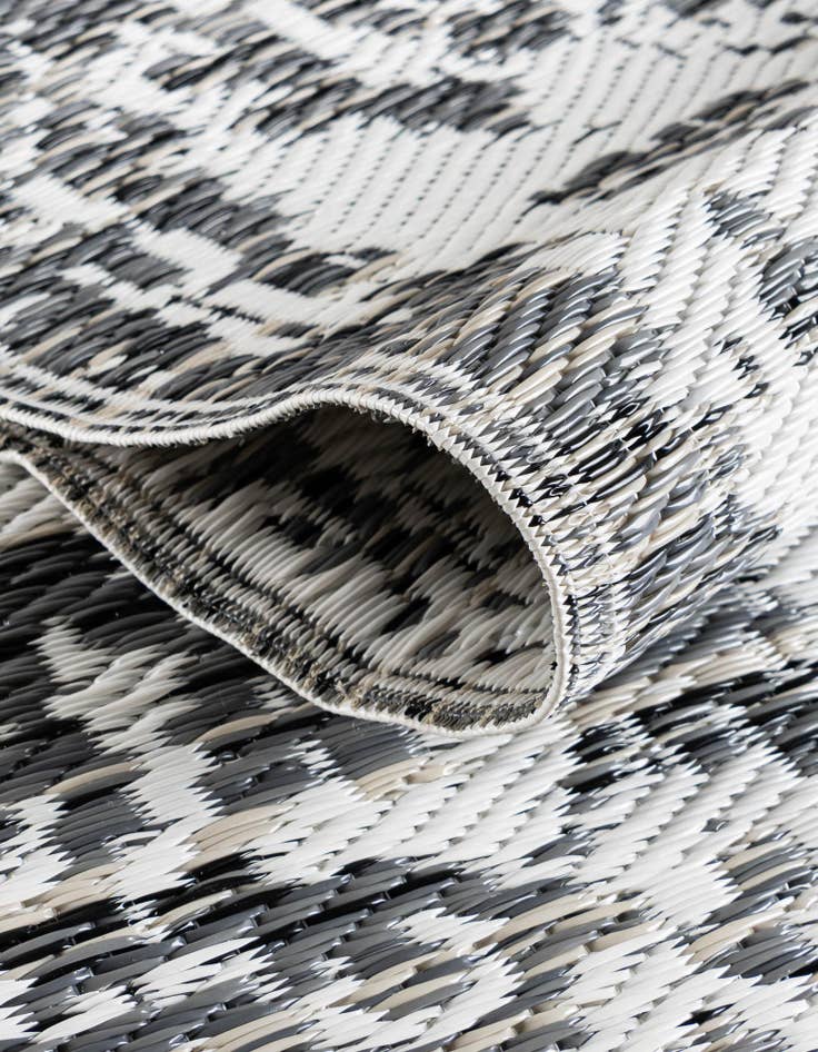 Detail image of 4' x 6'  Washable Vista Breeze Indoor / Outdoor Rug