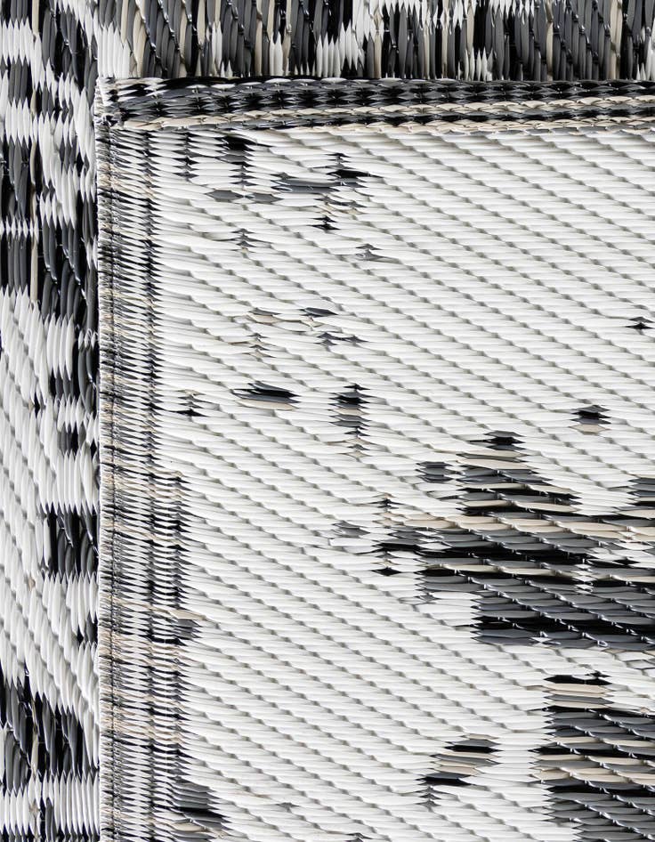 Detail image of 4' x 6'  Washable Vista Breeze Indoor / Outdoor Rug