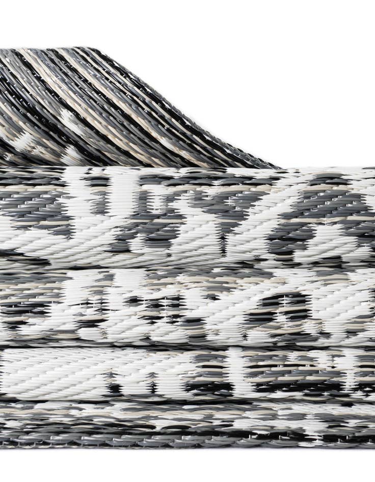 Detail image of 4' x 6'  Washable Vista Breeze Indoor / Outdoor Rug