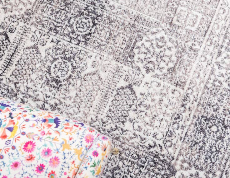 Detail image of 8' x 10' Williamsburg Rug