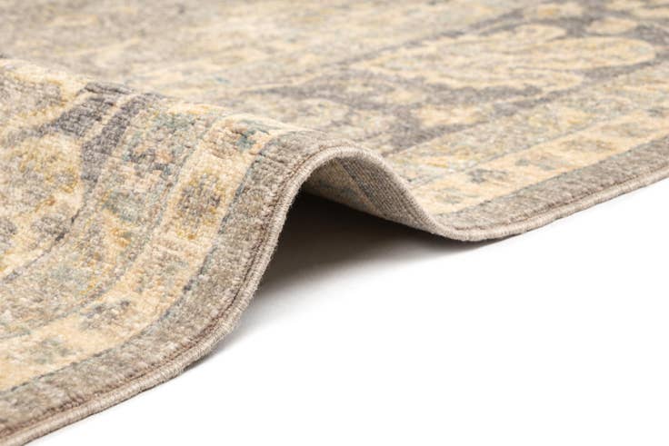 Detail image of 7' 10 x 9' 3 Ziegler Rug
