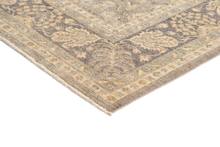 Detail image of 7' 10 x 9' 3 Ziegler Rug