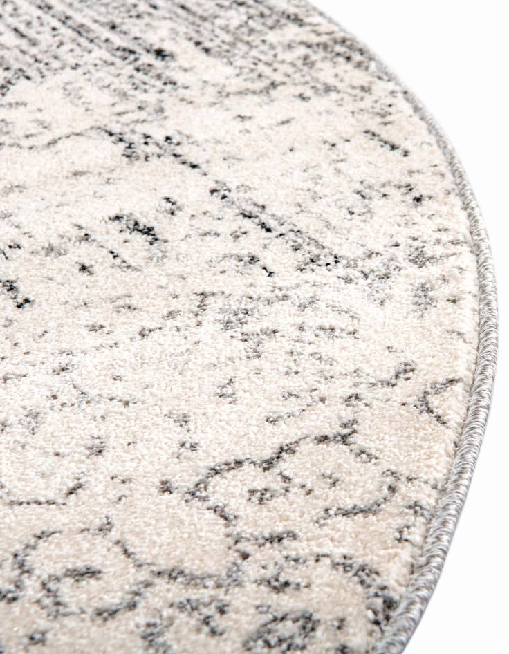 Detail image of 7' 10 x 7' 10 Angelica Round Rug