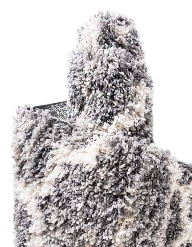 Detail image of 3' 3 x 3' 3 Athena Shag Round Rug