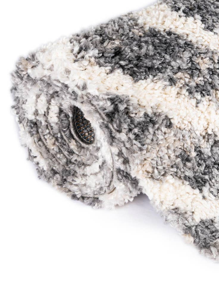 Detail image of 3' 3 x 3' 3 Athena Shag Round Rug