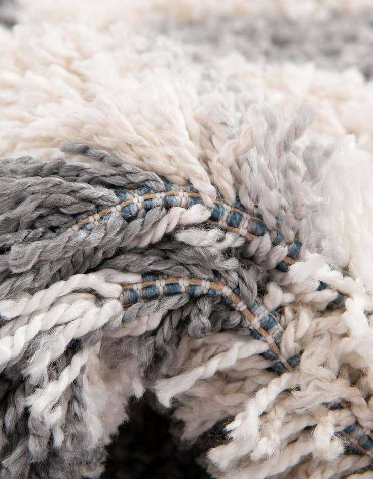 Detail image of 3' 3 x 3' 3 Athena Shag Round Rug