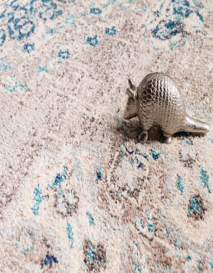 Detail image of 3' x 3' Carrington Round Rug