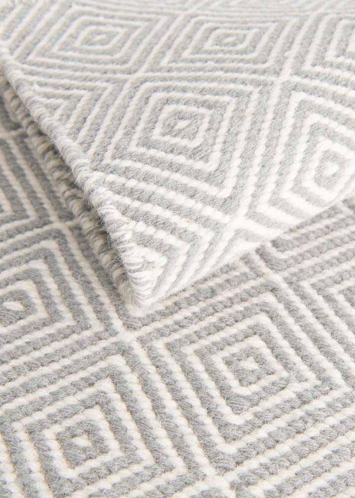 6' 1 x 6' 1 Hand Woven Geo Trellis Flatweave Round Rug