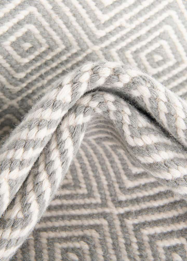 6' 1 x 6' 1 Hand Woven Geo Trellis Flatweave Round Rug