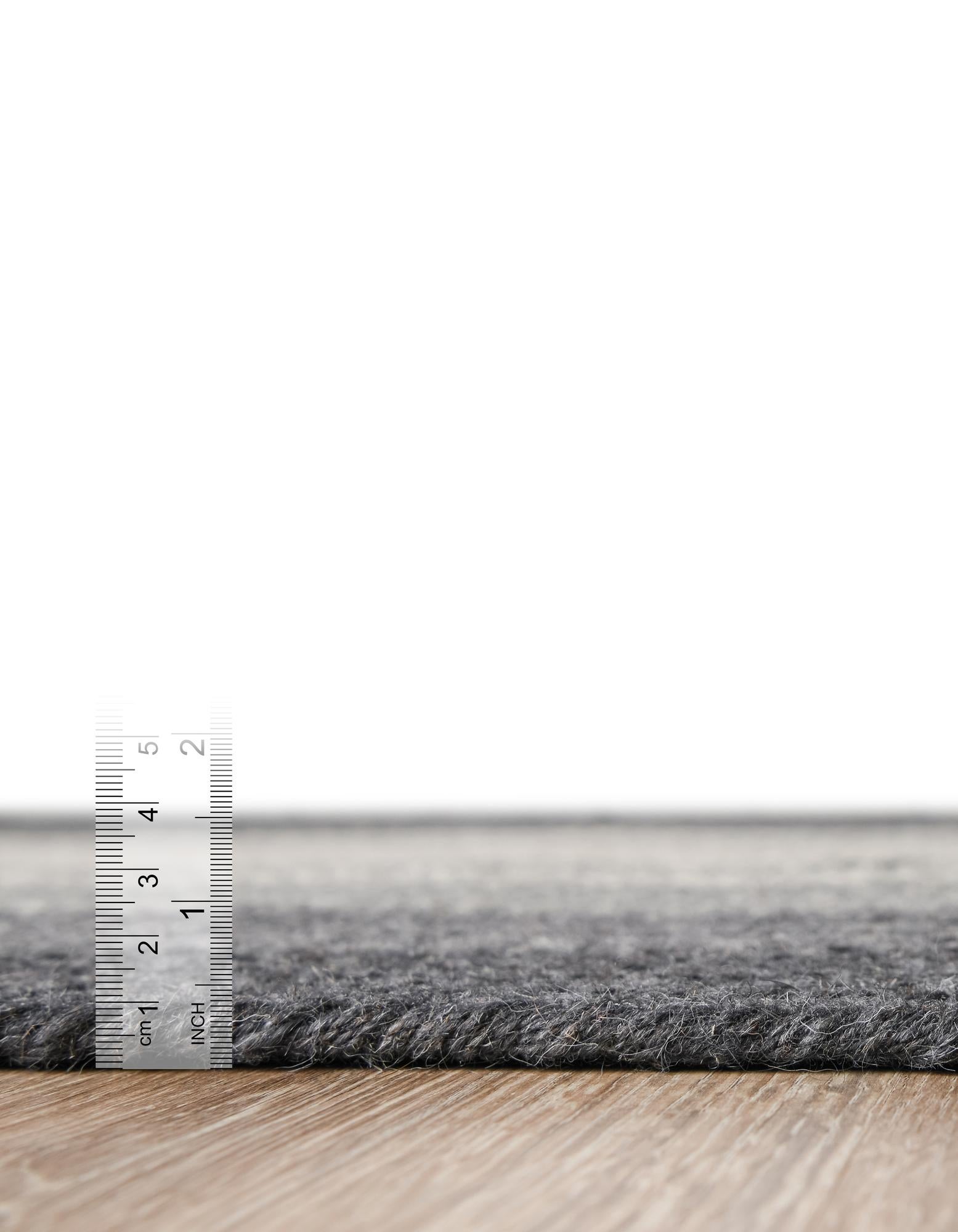 5' 1 x 5' 1 Hand Braided Wool Round Rug
