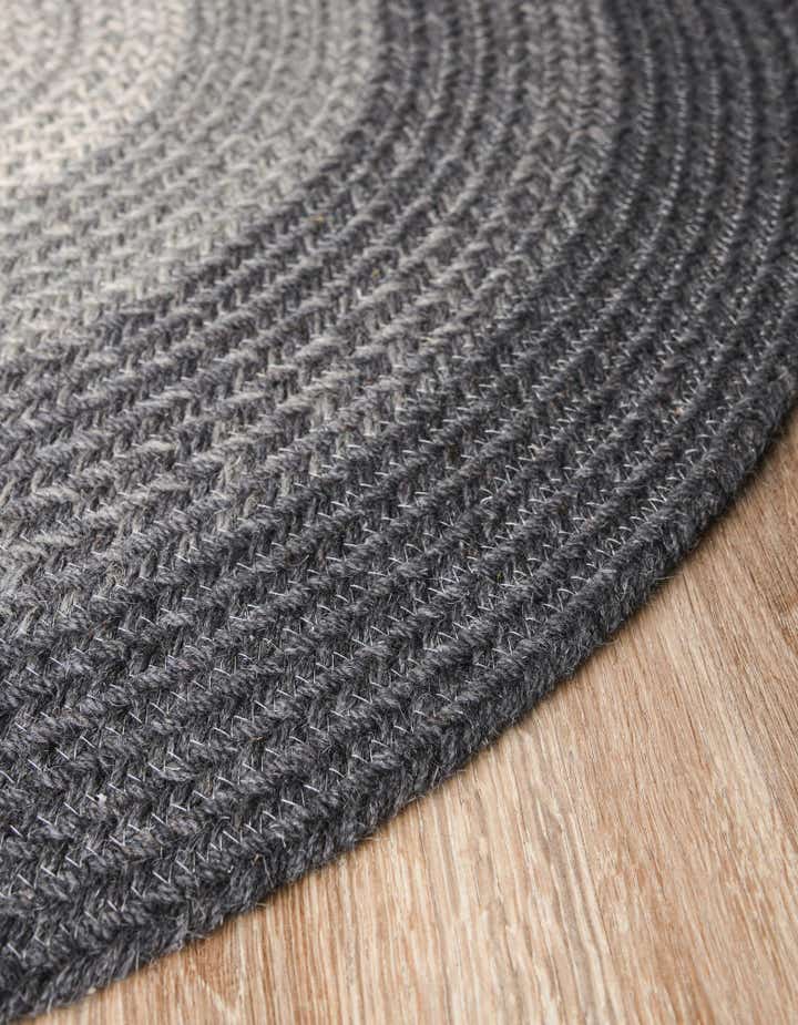 5' 1 x 5' 1 Hand Braided Wool Round Rug