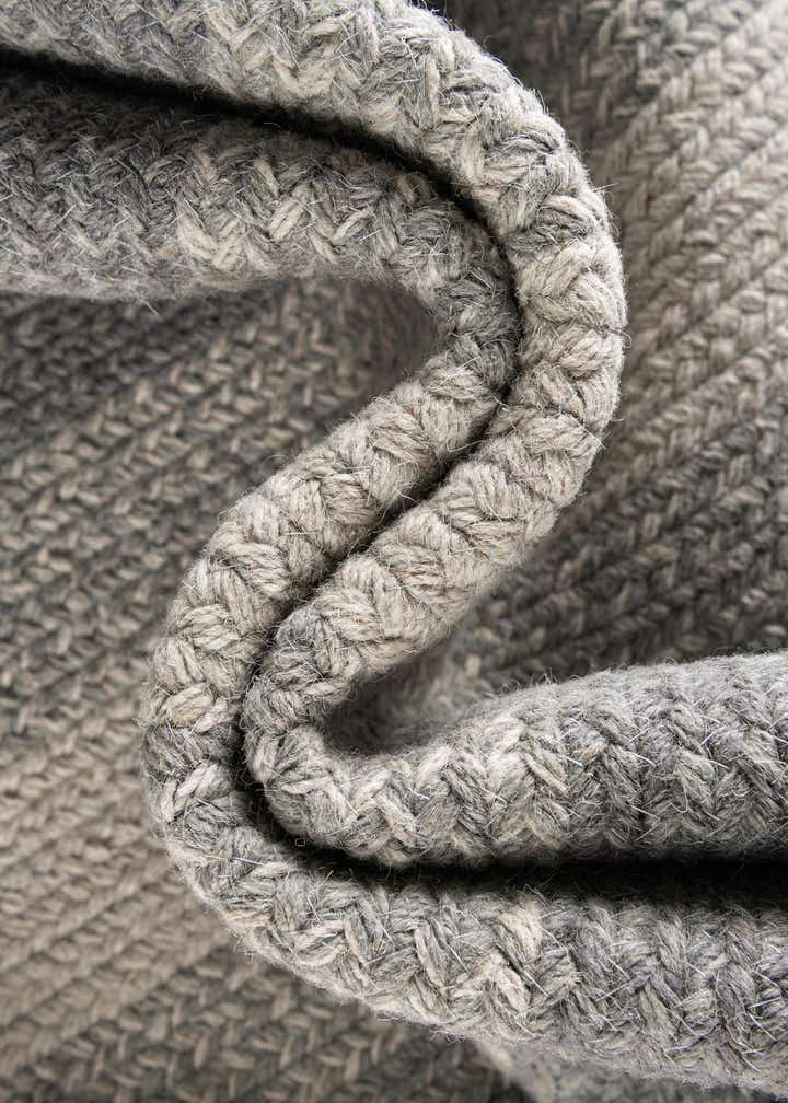 5' 1 x 5' 1 Hand Braided Wool Round Rug