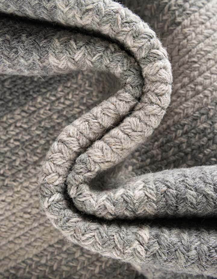 5' 1 x 5' 1 Hand Braided Wool Round Rug
