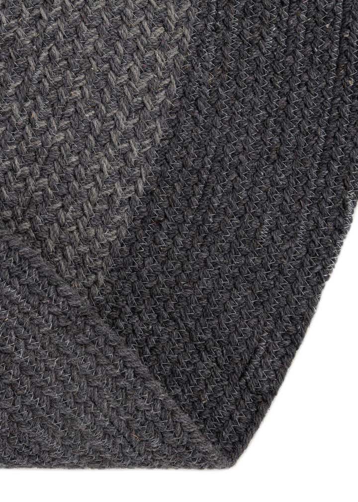 5' 1 x 5' 1 Hand Braided Wool Round Rug