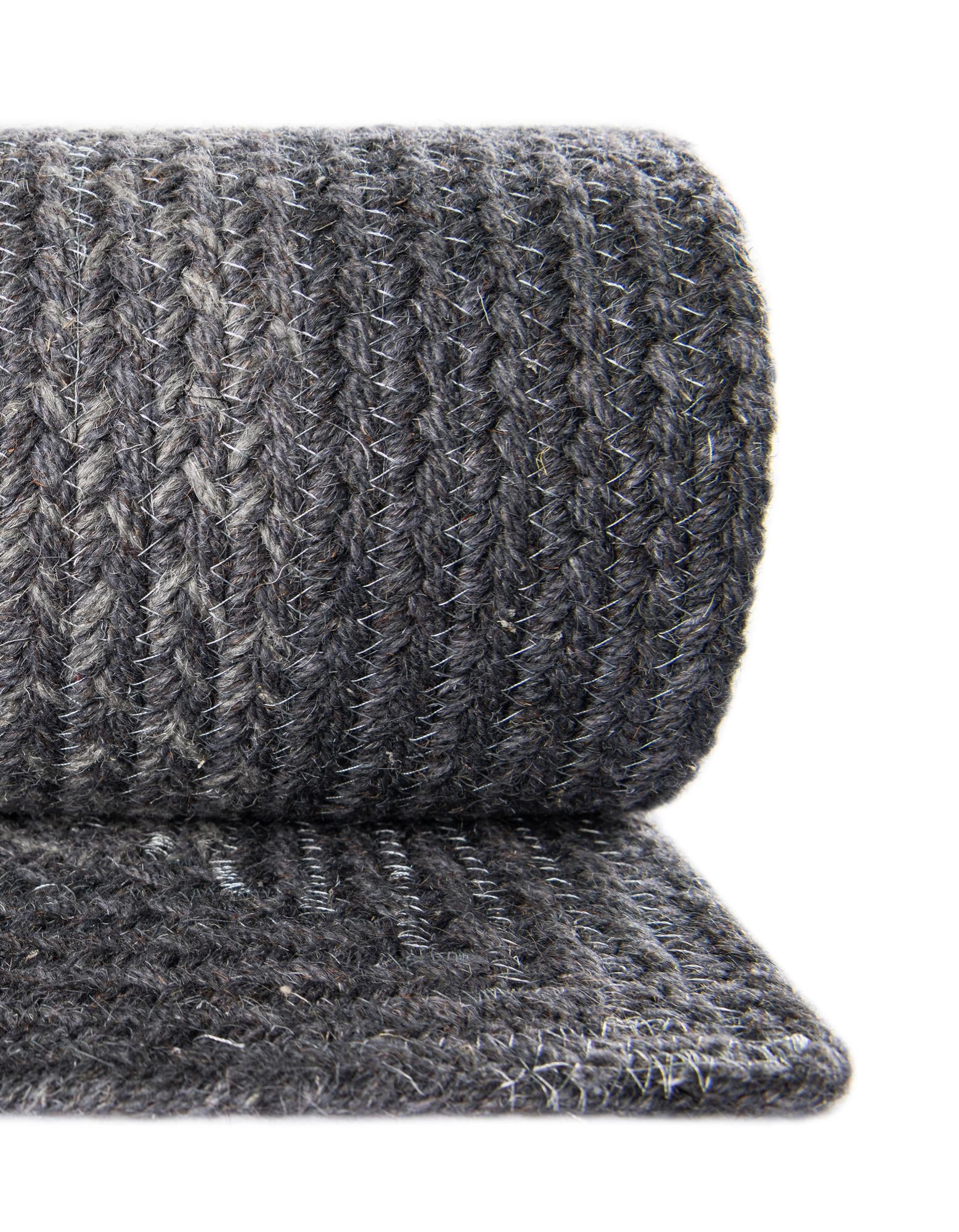 5' 1 x 5' 1 Hand Braided Wool Round Rug