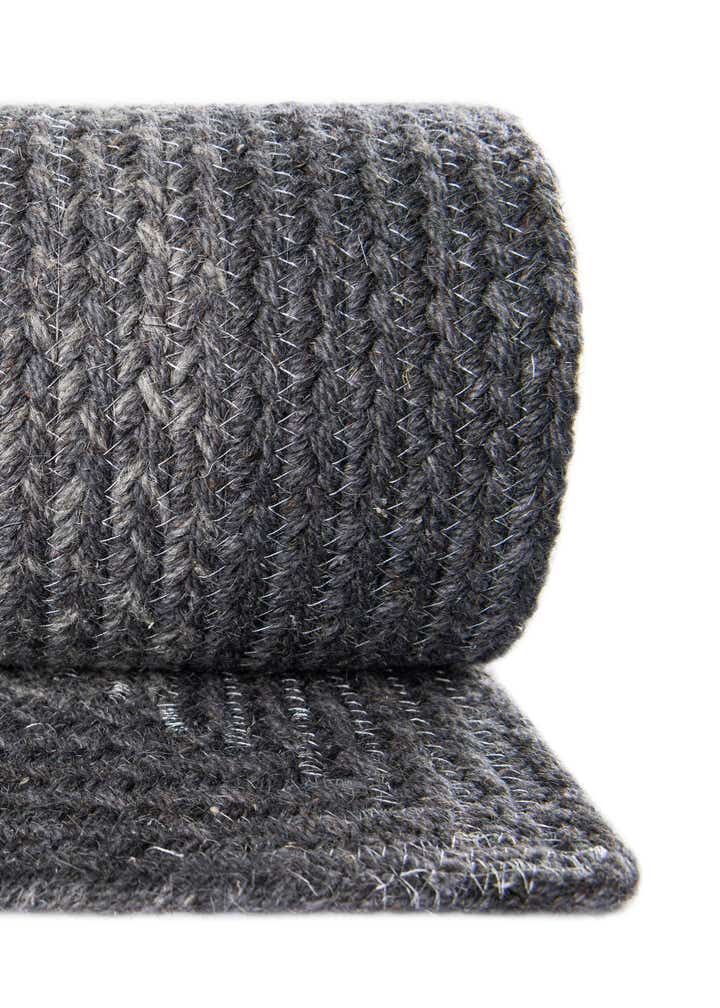 5' 1 x 5' 1 Hand Braided Wool Round Rug