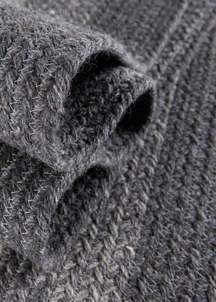 5' 1 x 5' 1 Hand Braided Wool Round Rug