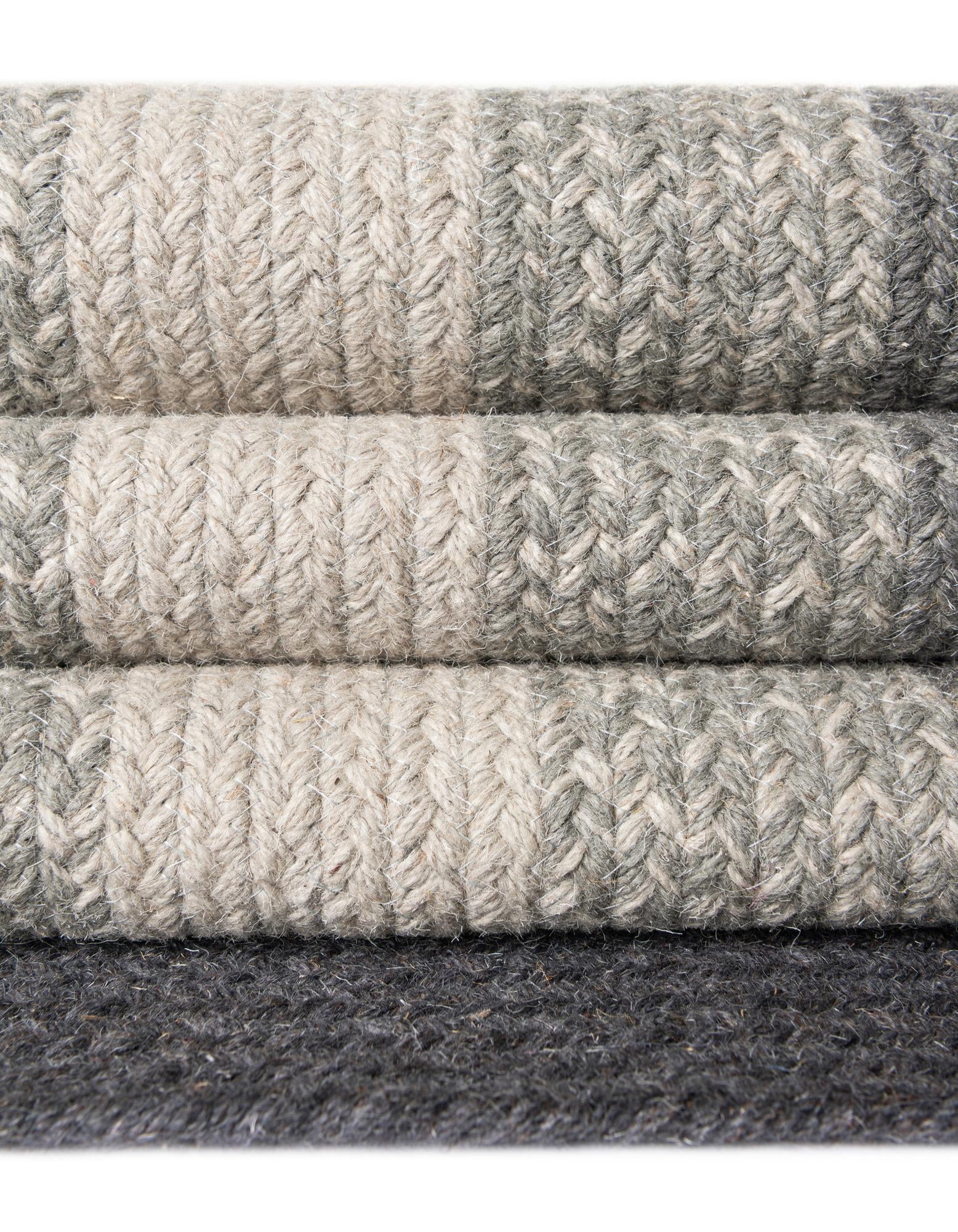 5' 1 x 5' 1 Hand Braided Wool Round Rug
