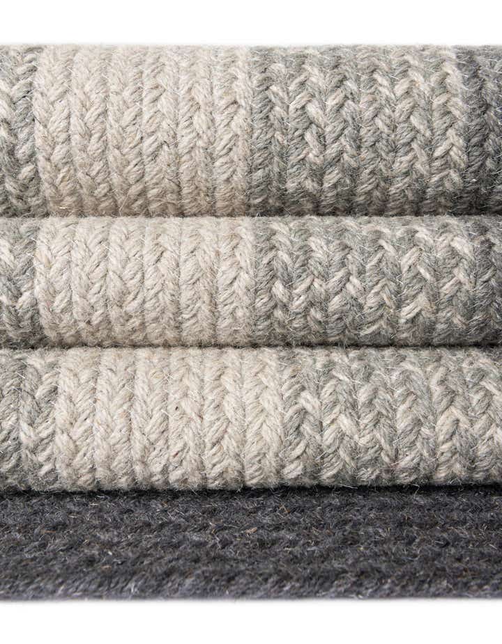 5' 1 x 5' 1 Hand Braided Wool Round Rug
