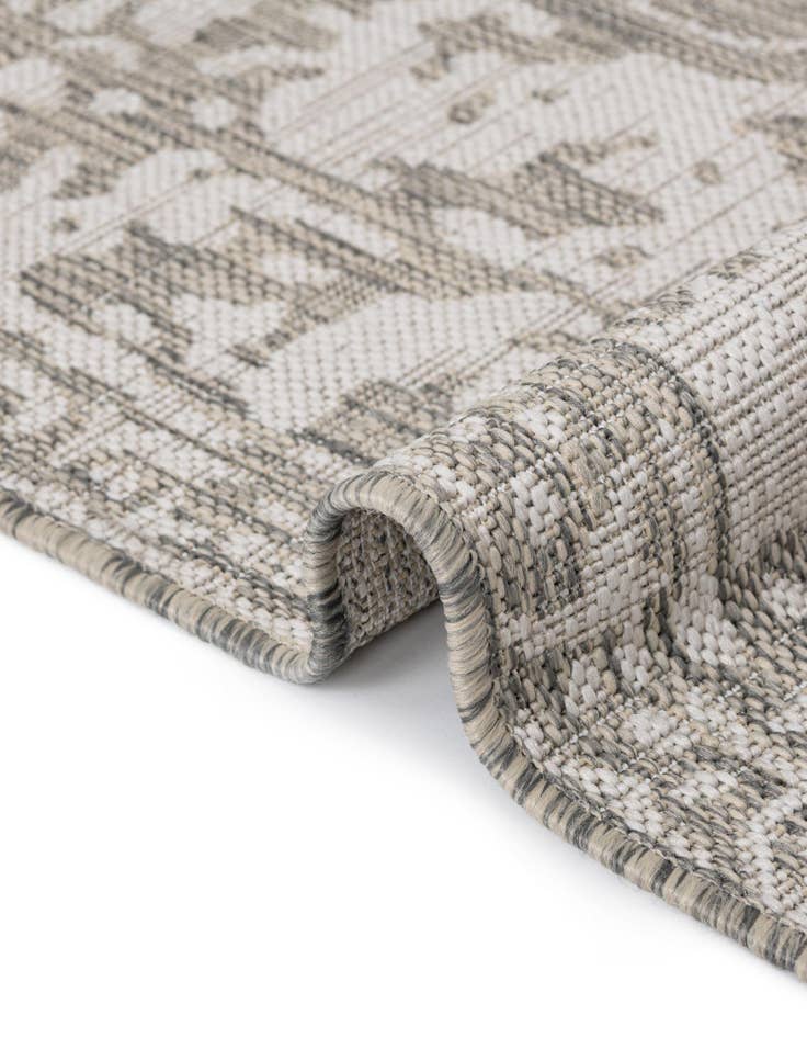Detail image of 7' x 7' Easy-Clean Jill Zarin Indoor / Outdoor Round Rug