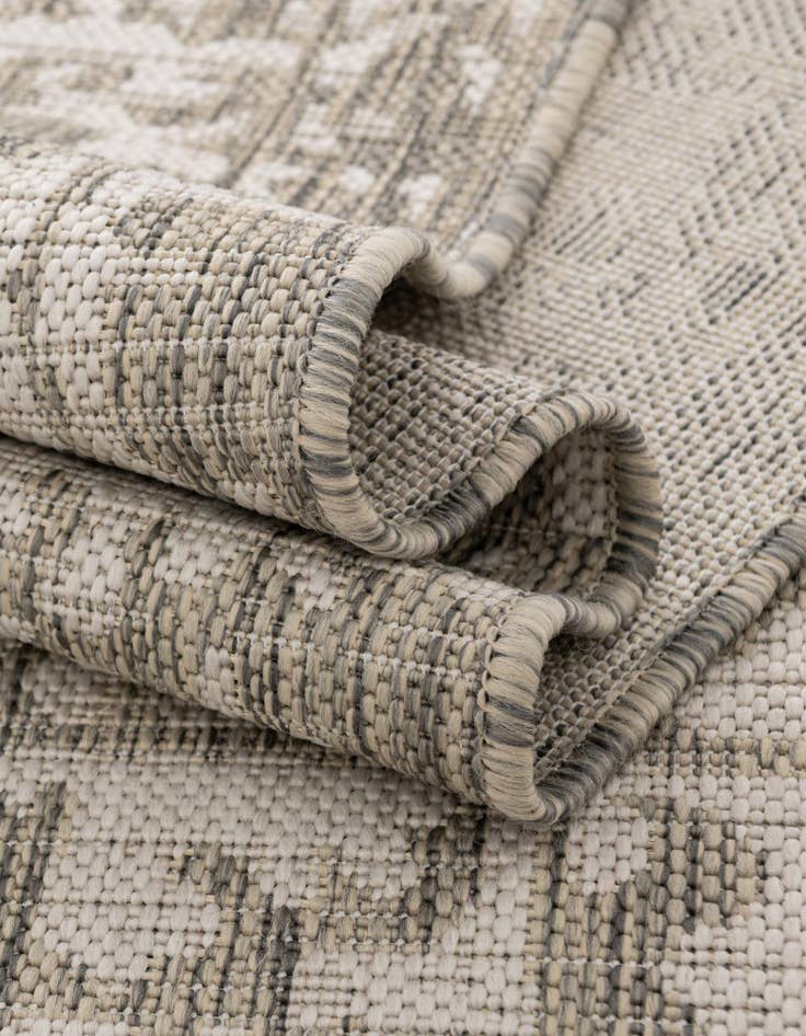 Detail image of 6' 7 x 6' 7 Easy-Clean Jill Zarin Dubai Indoor / Outdoor Round Rug