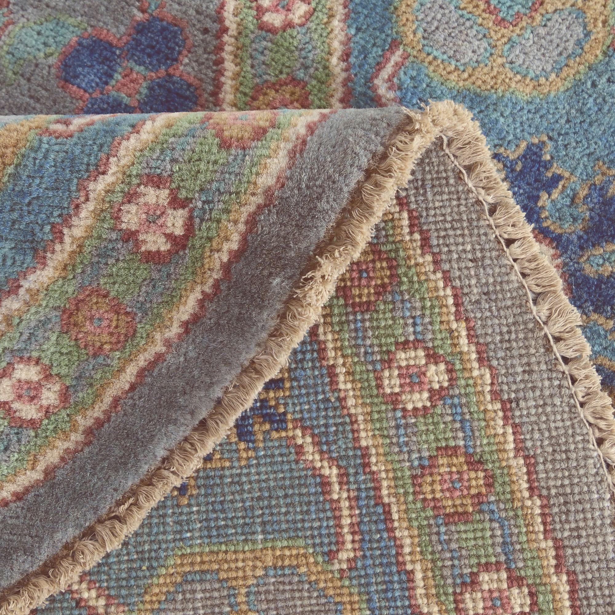 5' 9 x 5' 10 Hand Knotted Kazak Round Rug