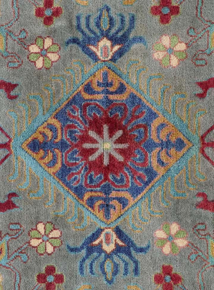 5' 9 x 5' 10 Hand Knotted Kazak Round Rug