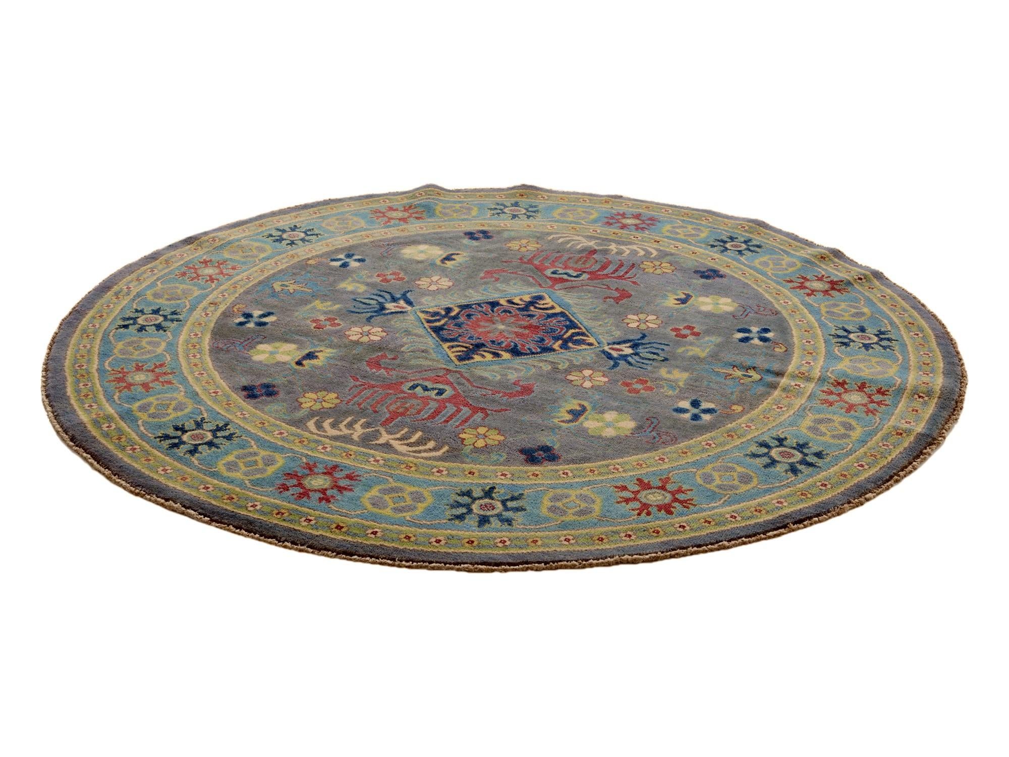 5' 9 x 5' 9 Hand Knotted Kazak Round Rug