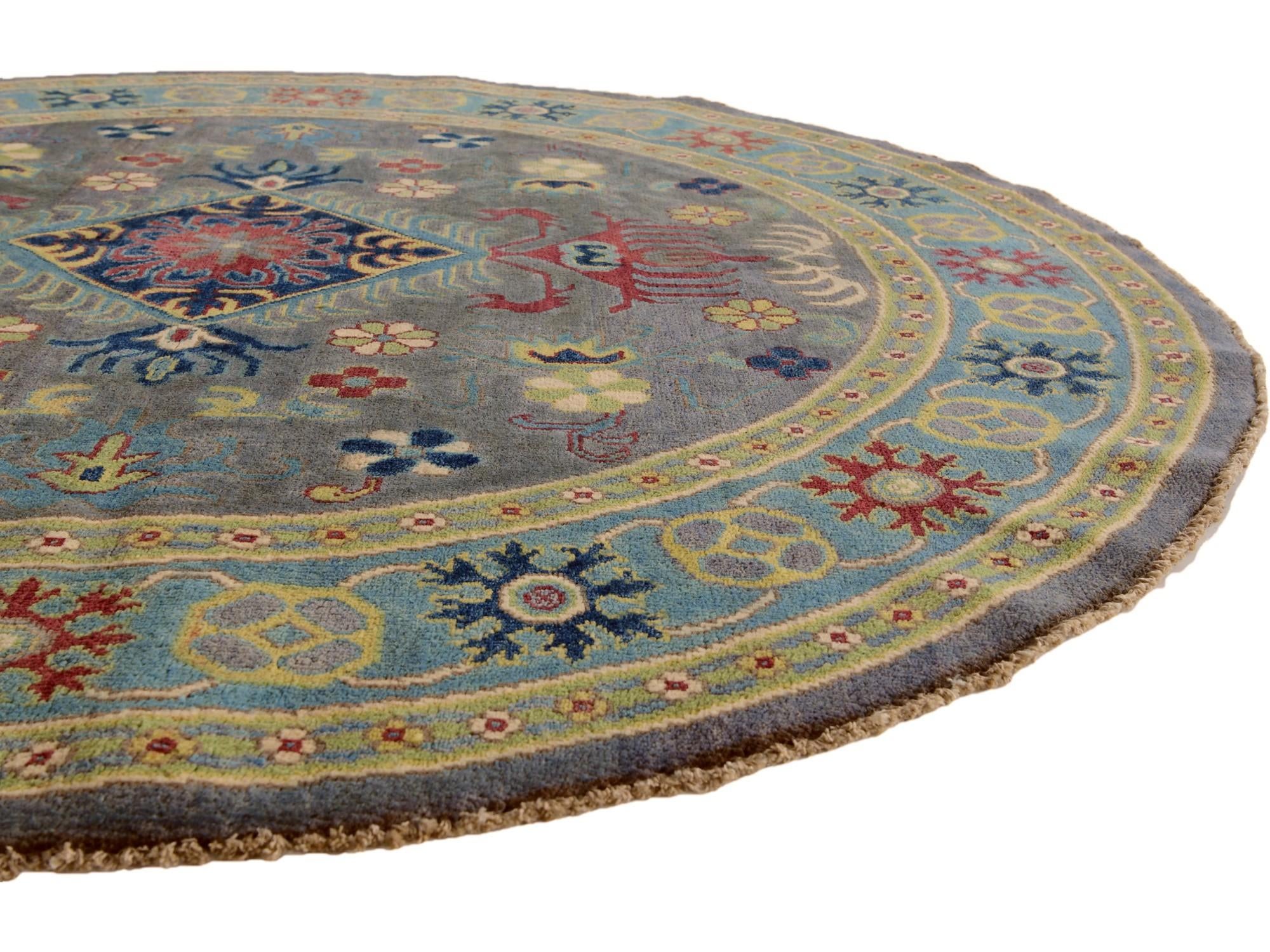 5' 9 x 5' 9 Hand Knotted Kazak Round Rug