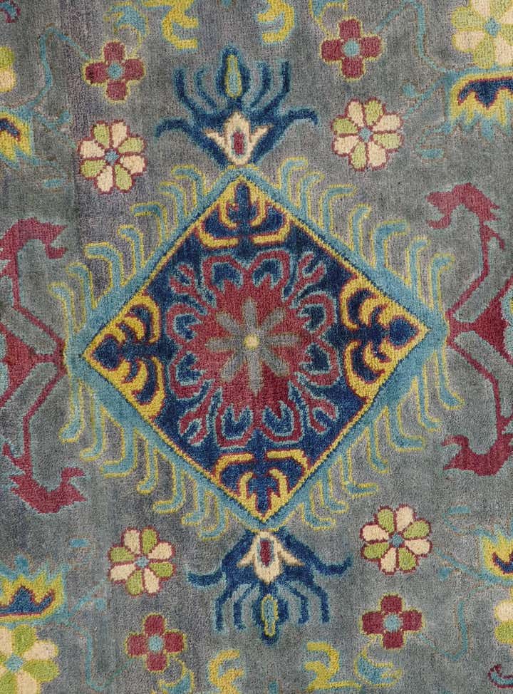 5' 9 x 5' 9 Hand Knotted Kazak Round Rug