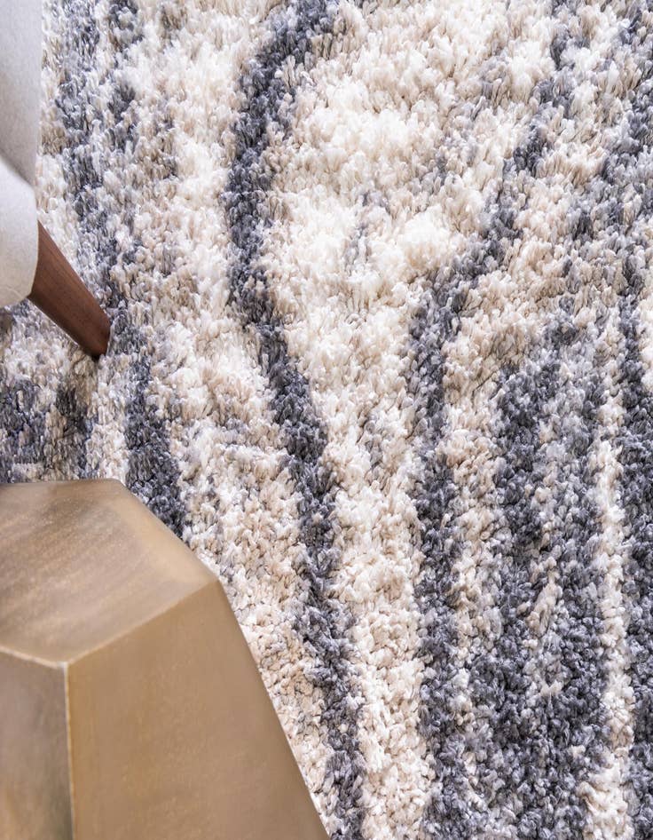 Detail image of 5' x 5' Lagom Shag Round Rug