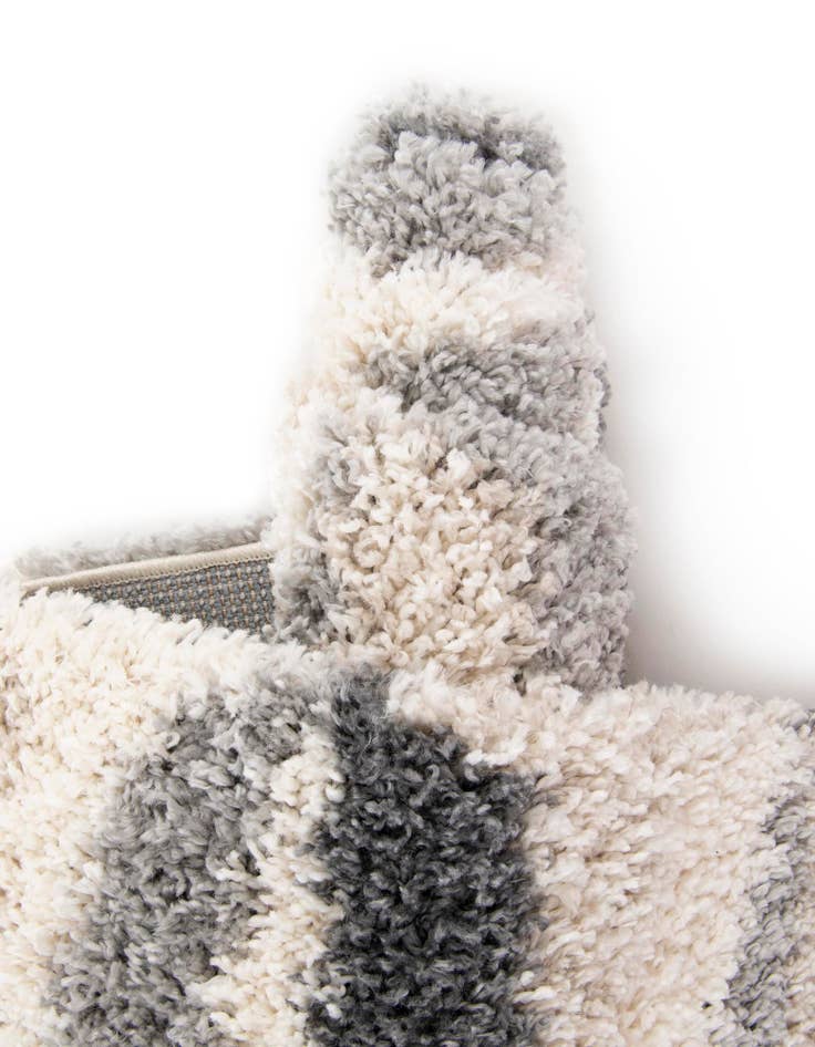 Detail image of 3' 3 x 3' 3 Lagom Shag Round Rug