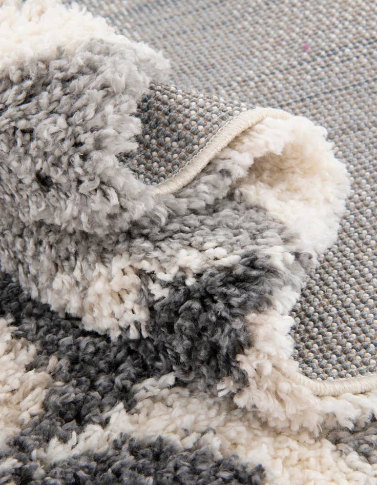 Detail image of 3' 3 x 3' 3 Lagom Shag Round Rug
