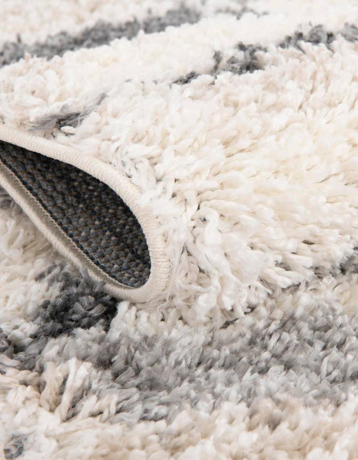 Detail image of 3' 3 x 3' 3 Lagom Shag Round Rug