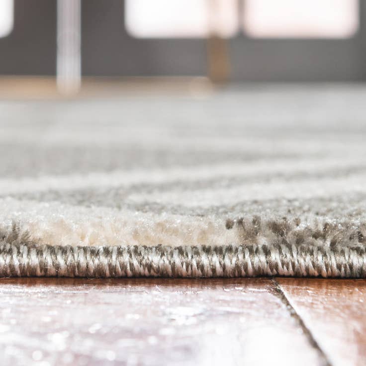 Detail image of 8' x 8' Lattice Round Rug
