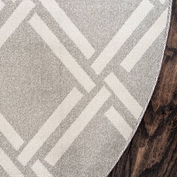 Detail image of 8' x 8' Lattice Round Rug