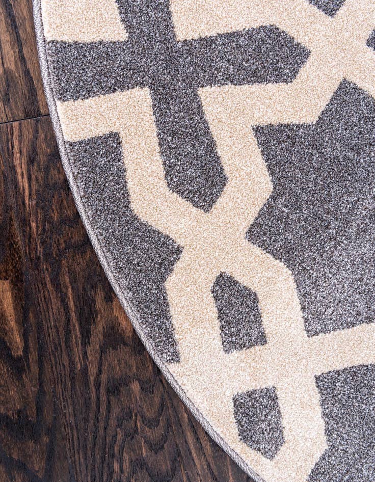 Detail image of 6' x 6' Lattice Round Rug