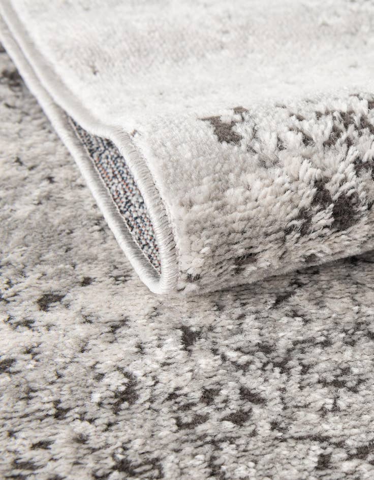 Detail image of 7' 10 x 7' 10 Leipzig Round Rug