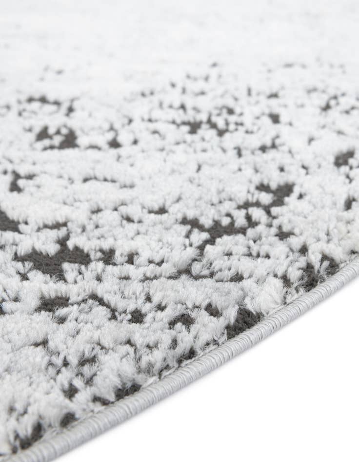 Detail image of 7' 10 x 7' 10 Leipzig Round Rug