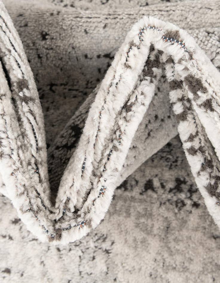 Detail image of 7' 10 x 7' 10 Leipzig Round Rug