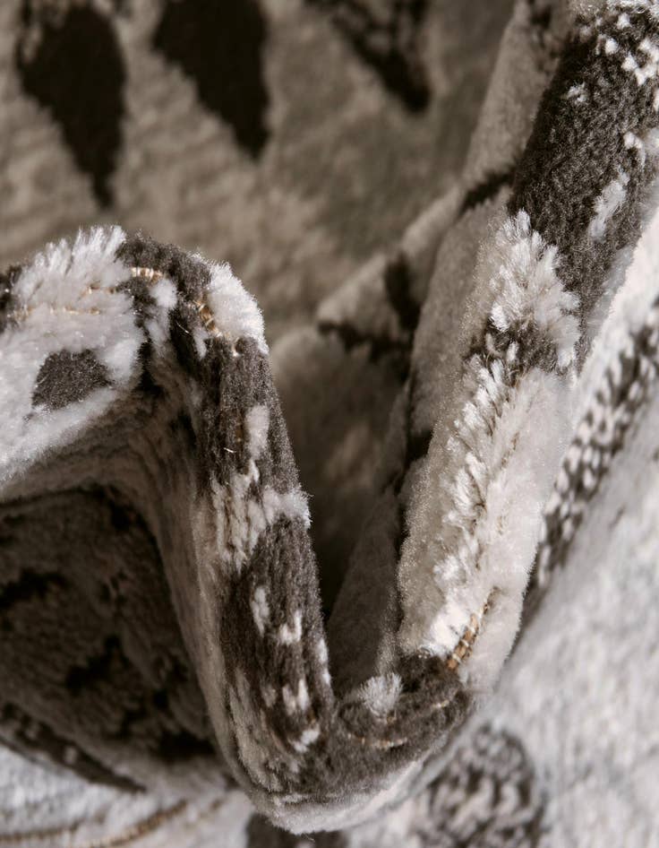 Detail image of 7' x 7' Leipzig Round Rug