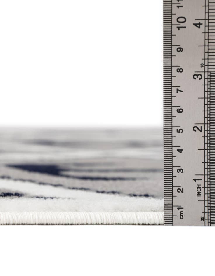 Detail image of 6' x 6' Metropolis Round Rug