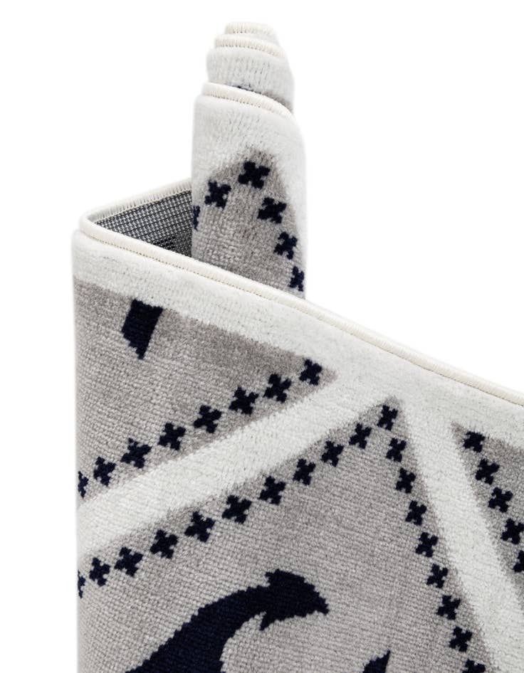 Detail image of 6' x 6' Metropolis Round Rug